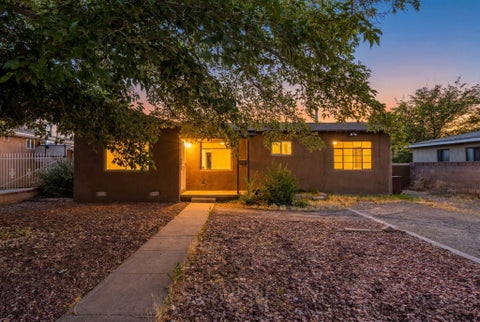 Homes For Sale - 625 E Monroe Street<br/> Albuquerque, NM 87108