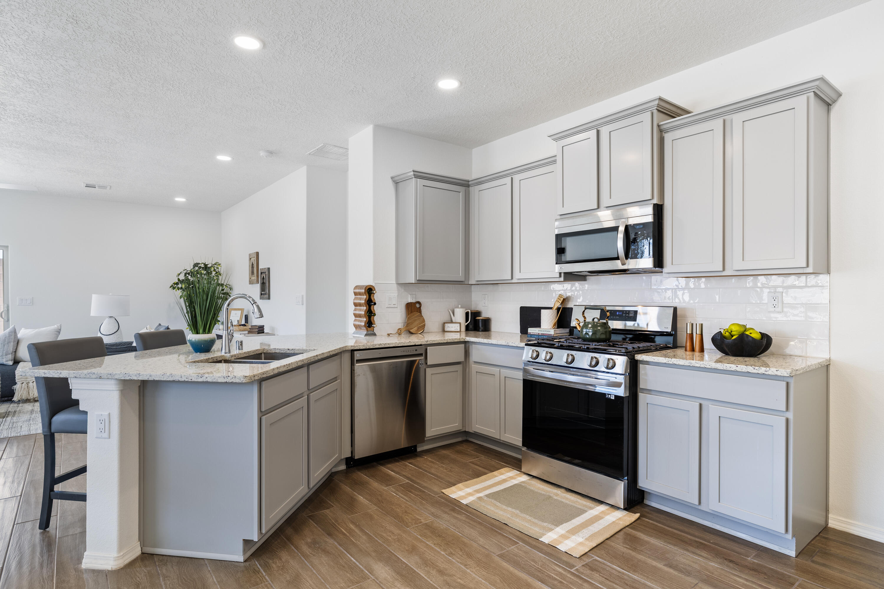 6200 N White Hawk Drive NE