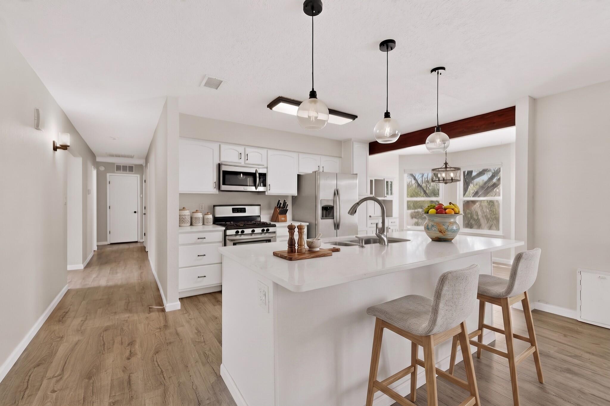 9701 Avenida Del Oso NE