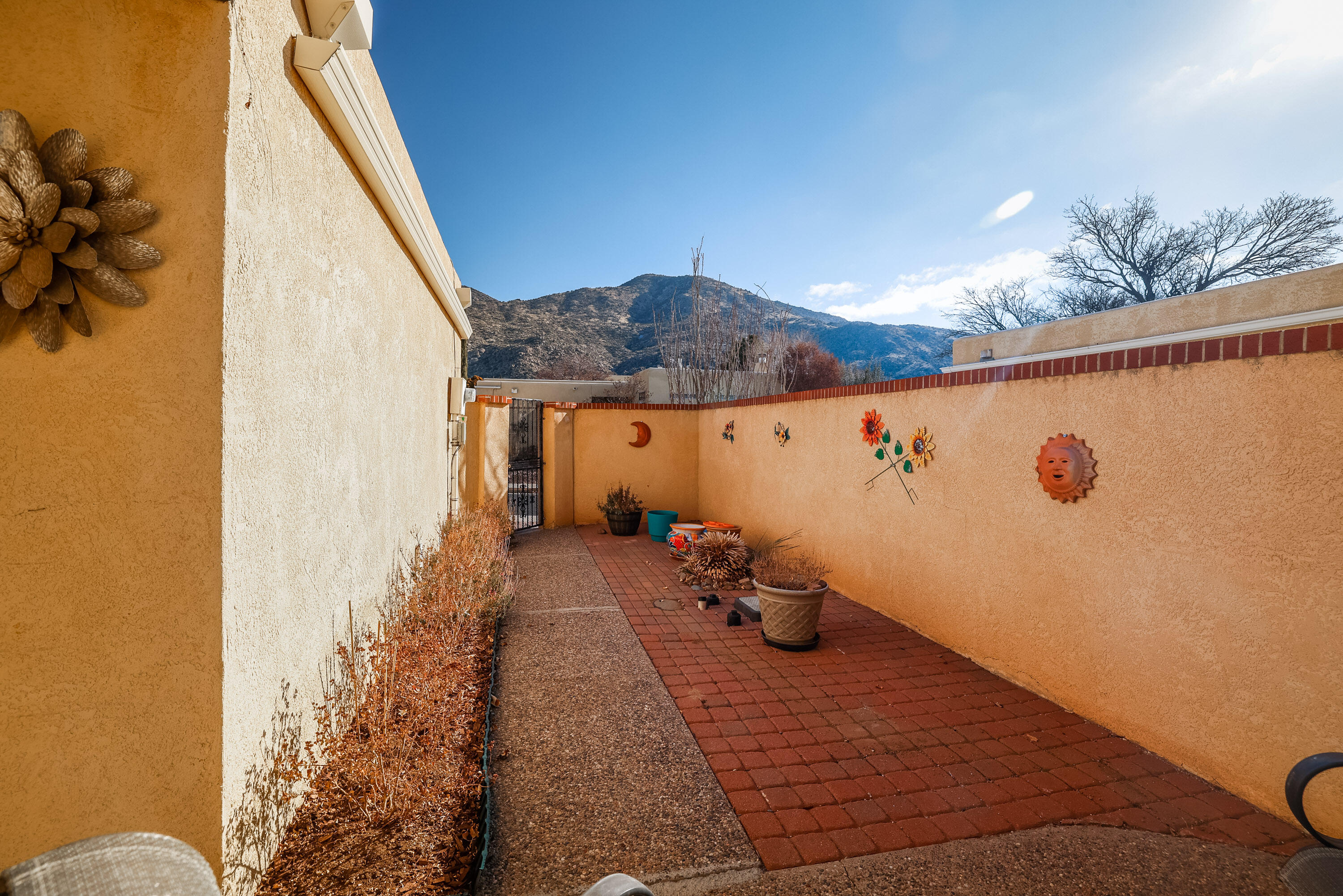 63 Pheasant Hill Drive, Albuquerque, New Mexico image 2