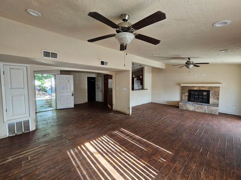 1813 SANDLER Court NE