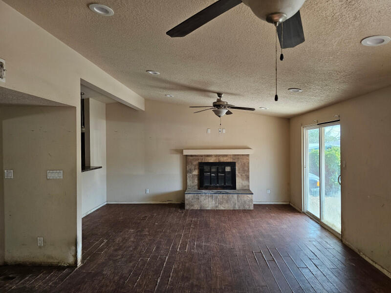 1813 SANDLER Court NE