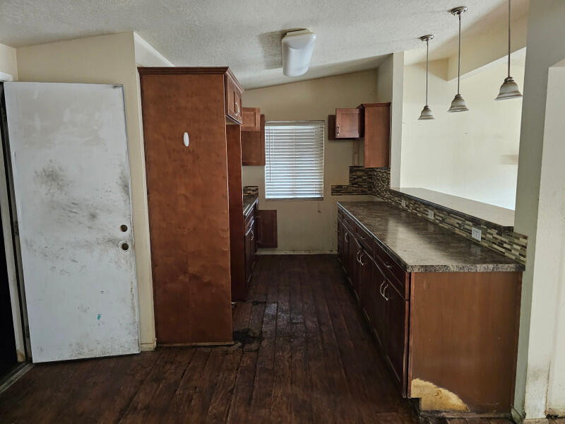 1813 SANDLER Court NE