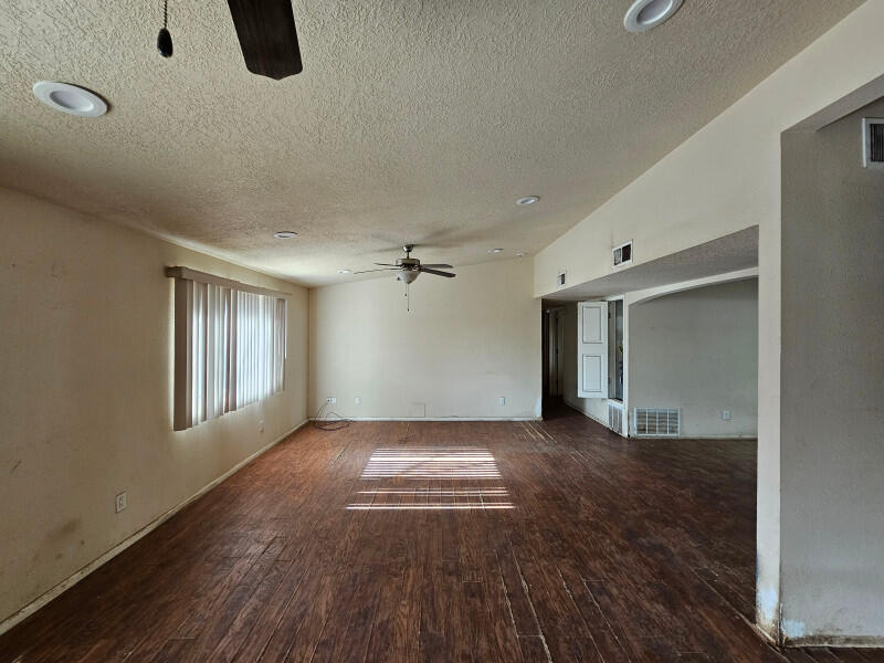 1813 SANDLER Court NE