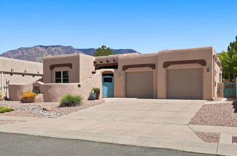 Homes For Sale - 6420 Anasazi Drive<br/> Bernalillo County, Albuquerque, NM 87111