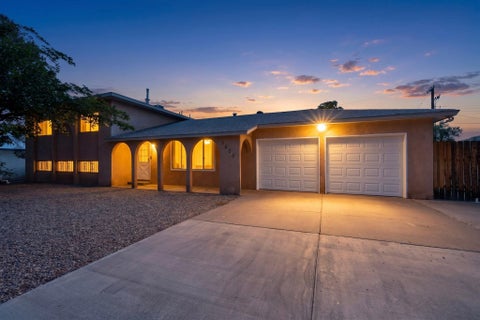 Photo of 3605 Chelwood Park Boulevard NE, Albuquerque, NM 87111 (MLS # 1106615)