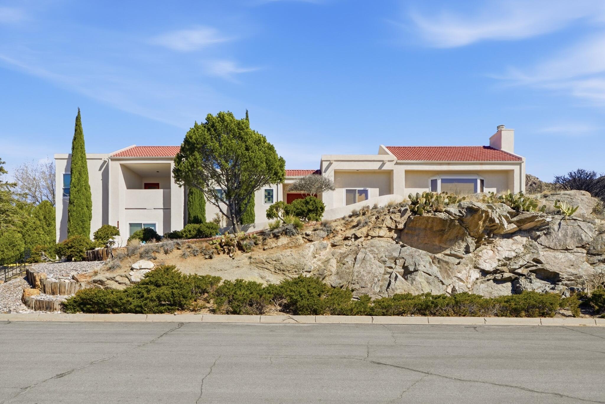 900 Piedra Larga Place NE