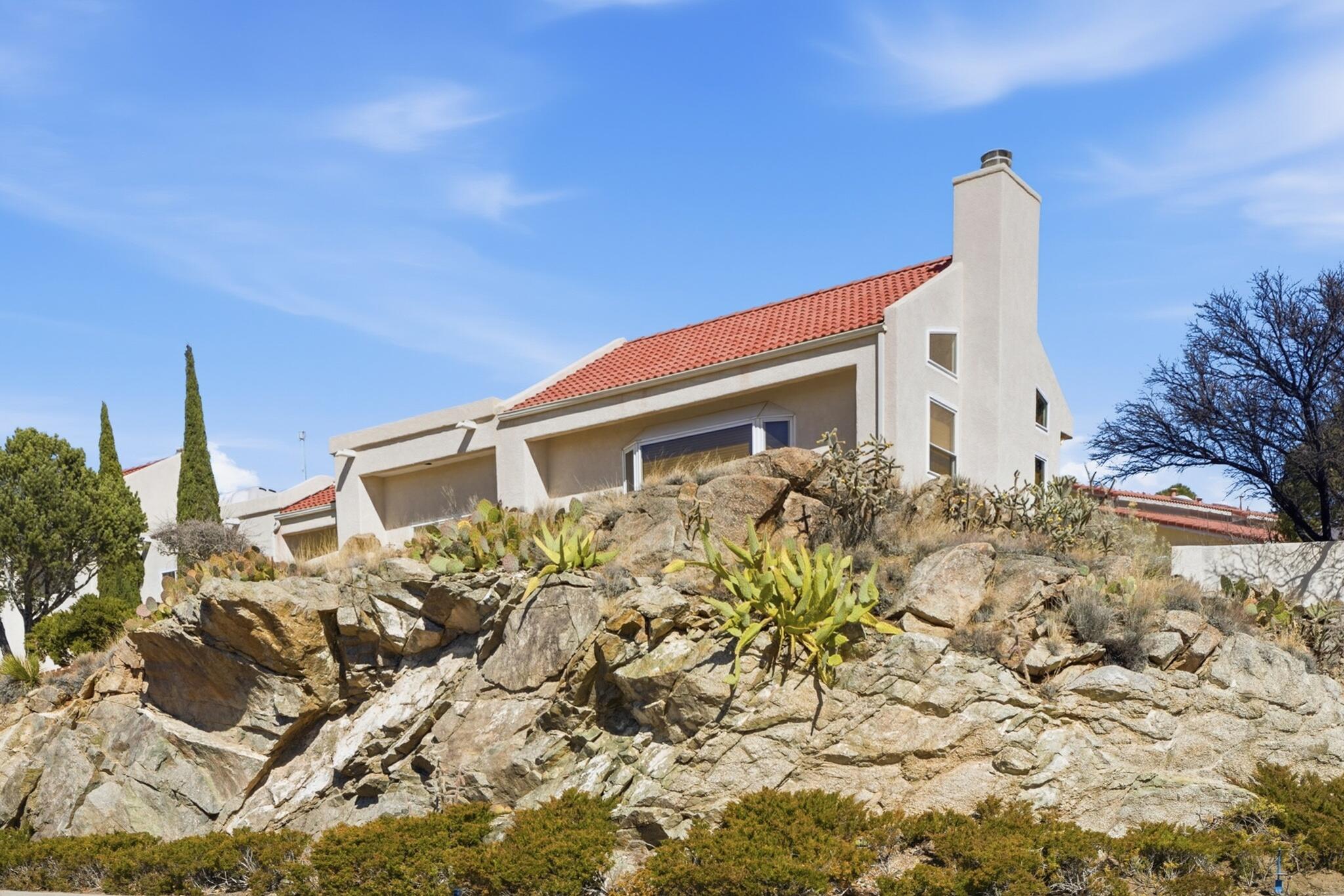 900 Piedra Larga Place NE