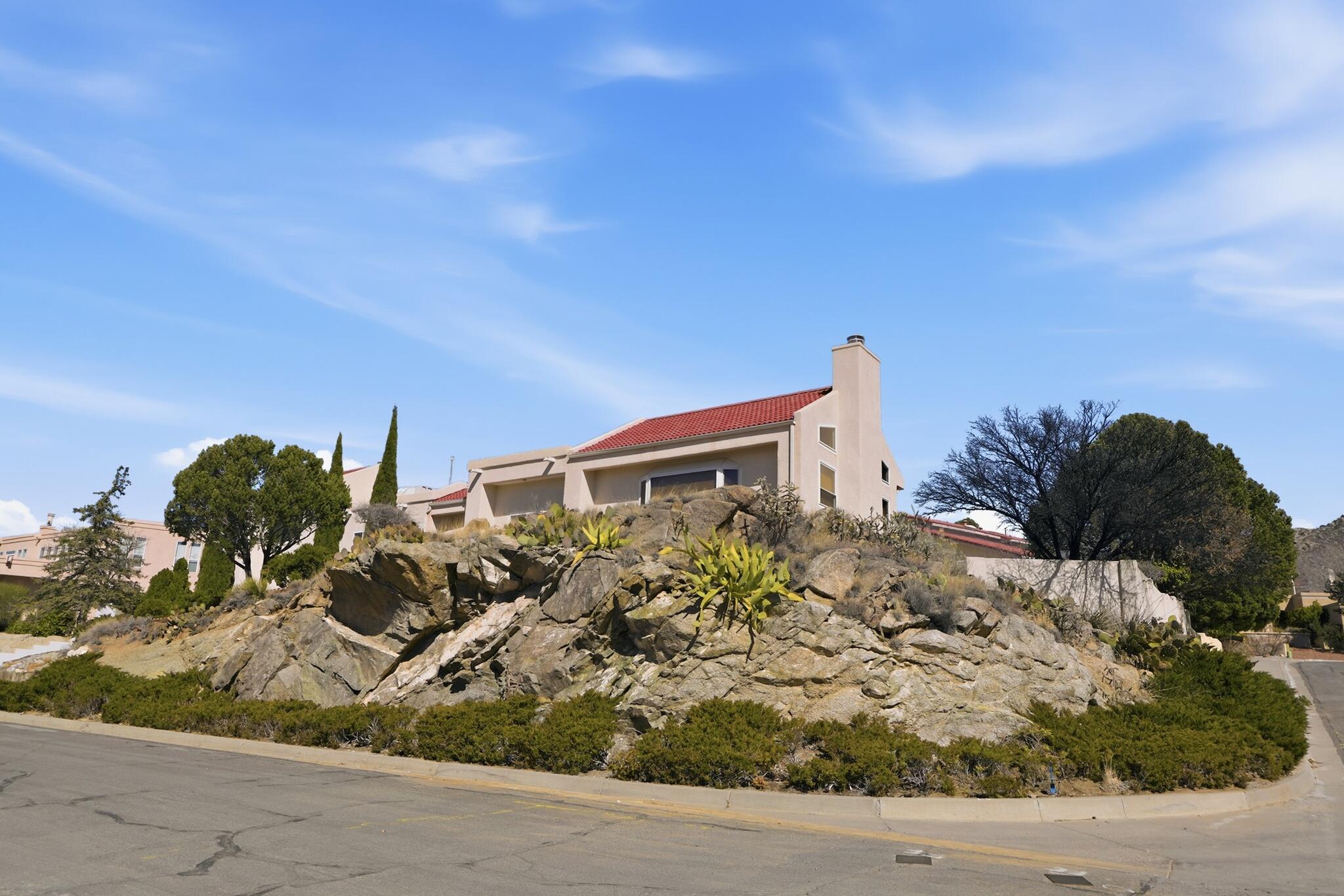 900 Piedra Larga Place NE