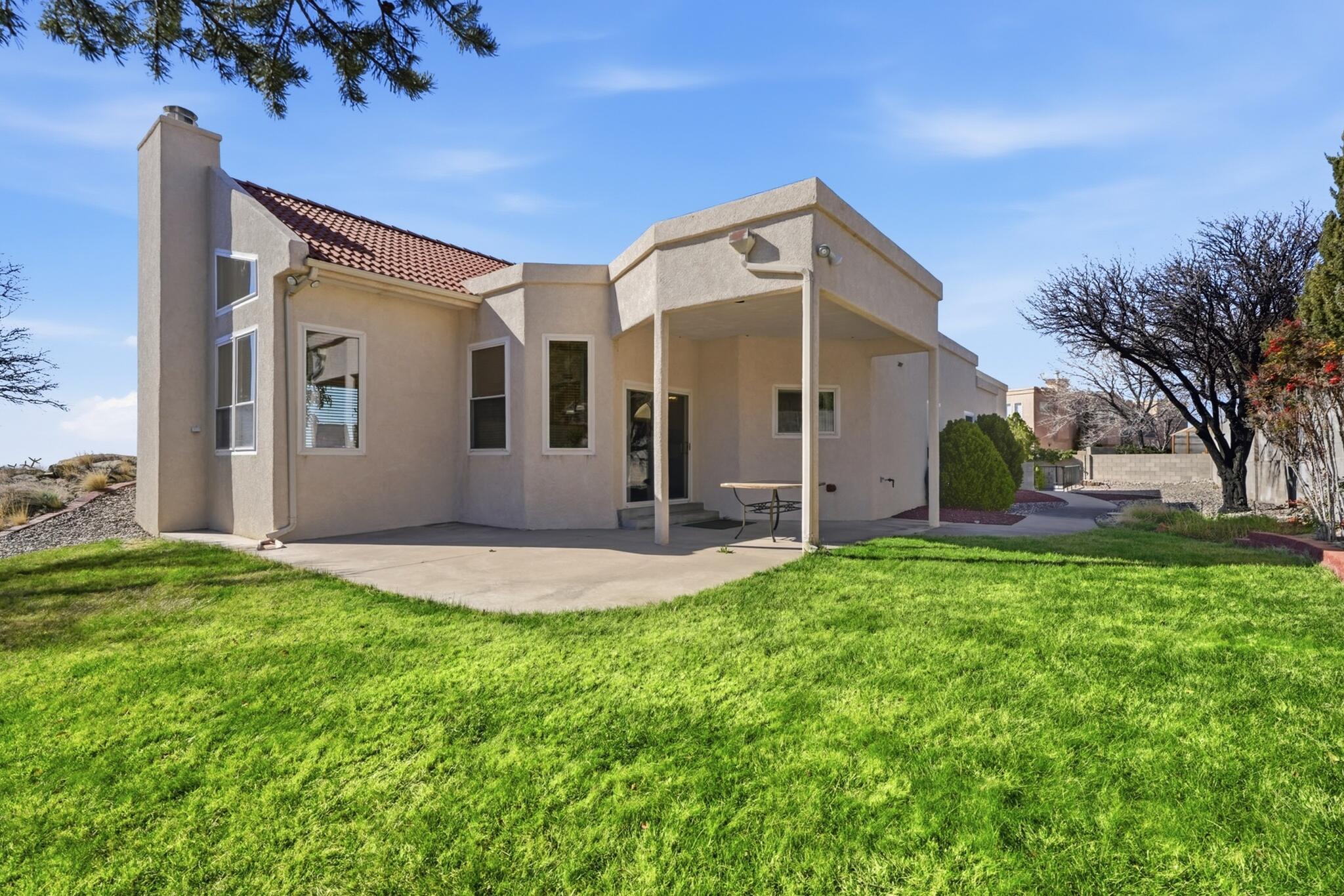 900 Piedra Larga Place NE