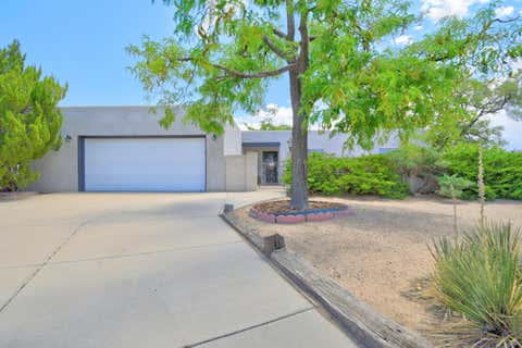 Homes For Sale - 1195 Comanche Court<br/> Rio Rancho, NM 87124