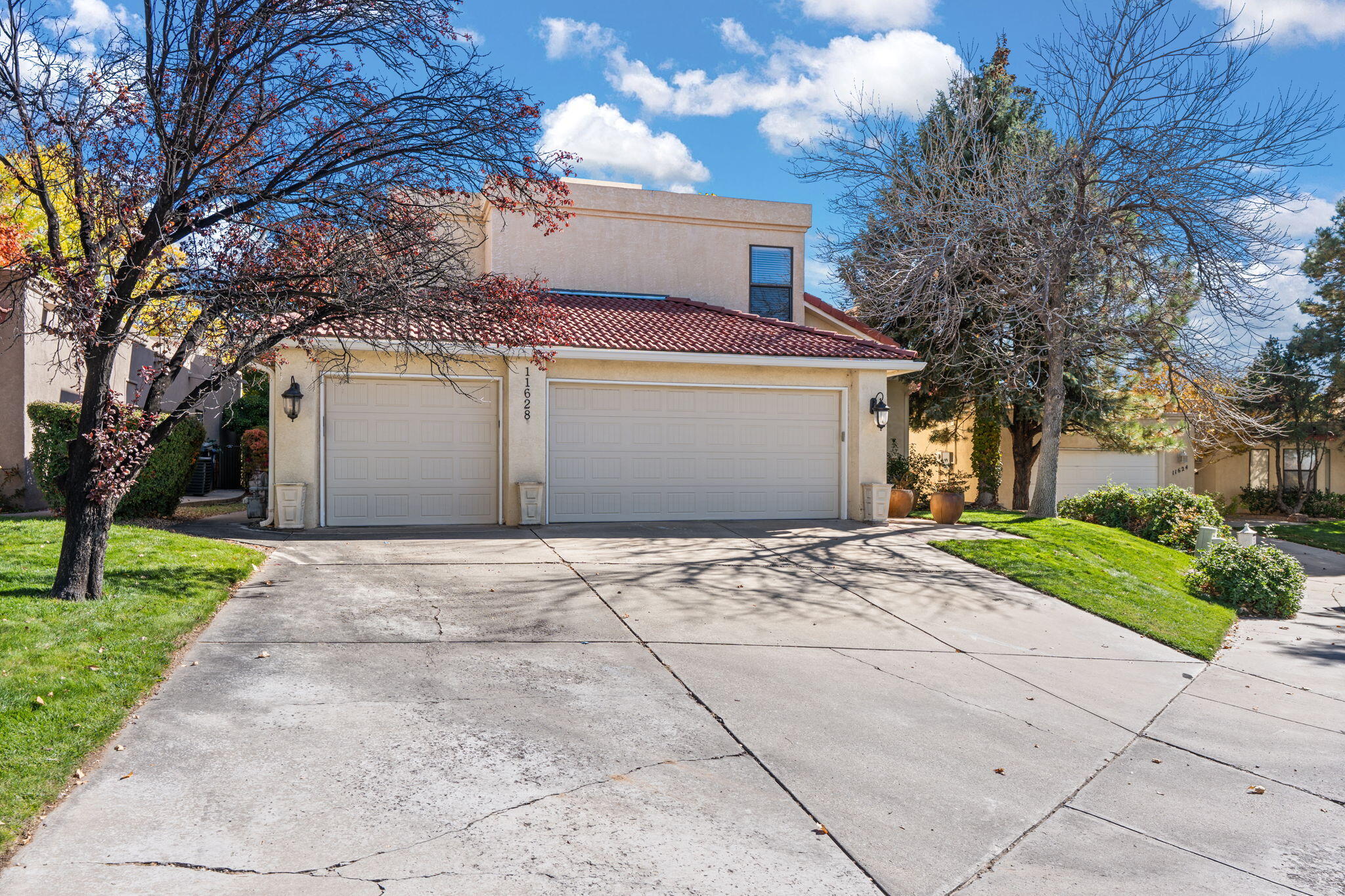 11628 WOODMAR Lane NE