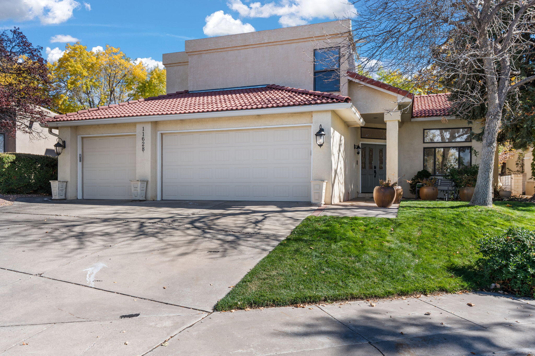 11628 WOODMAR Lane NE