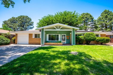 Photo of 3101 VERMONT Street NE, Albuquerque, NM 87110 (MLS # 1085260)