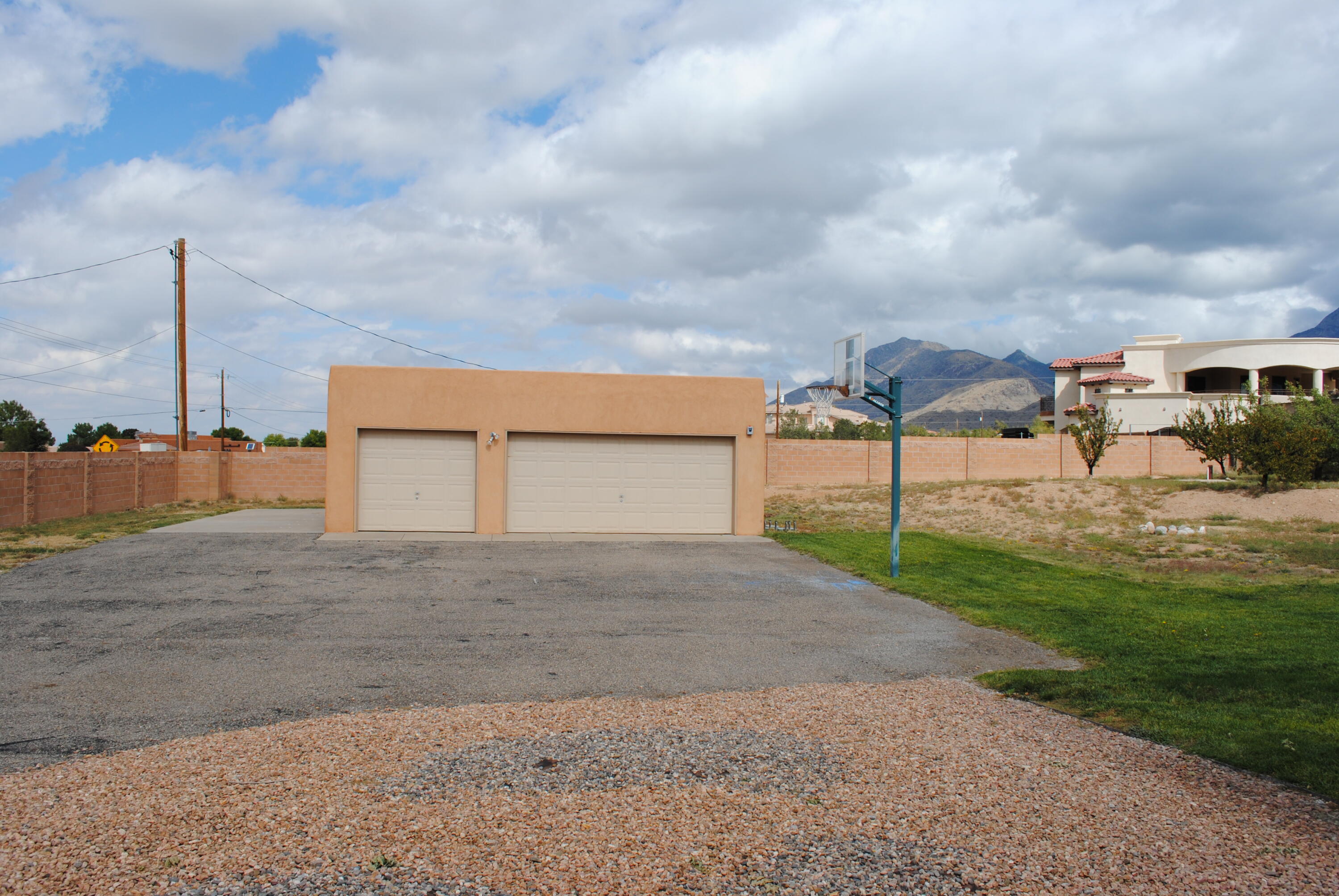 10401 OAKLAND Avenue NE