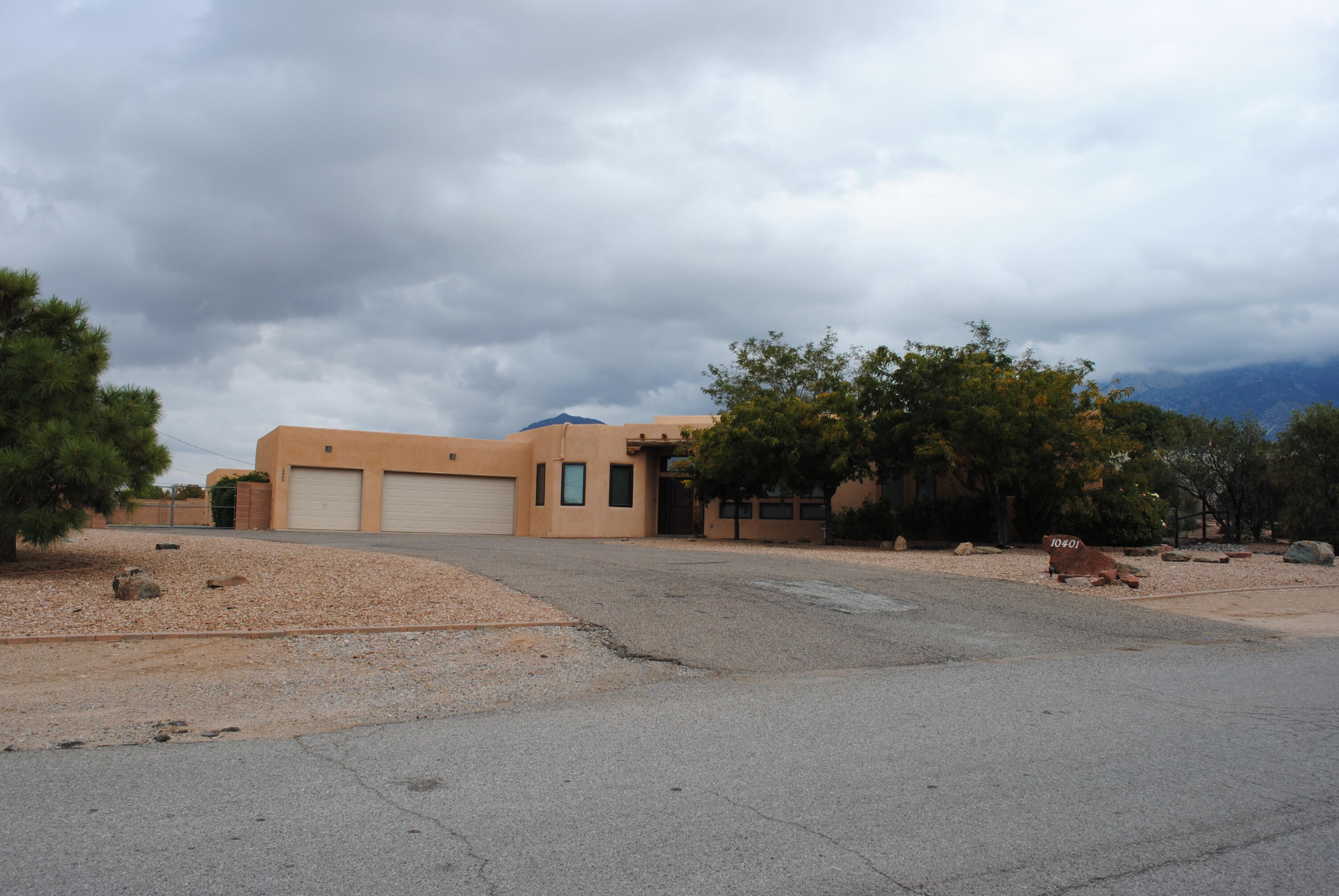 10401 OAKLAND Avenue NE