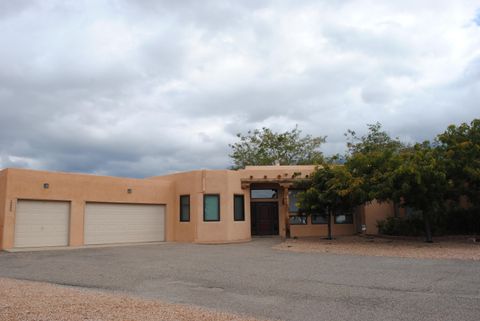 Photo of 10401 OAKLAND Avenue NE, Albuquerque, NM 87122 (MLS # 1092658)