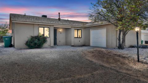 Photo of 672 Sunflower Drive SW, Rio Rancho, NM 87124 (MLS # 1102398)