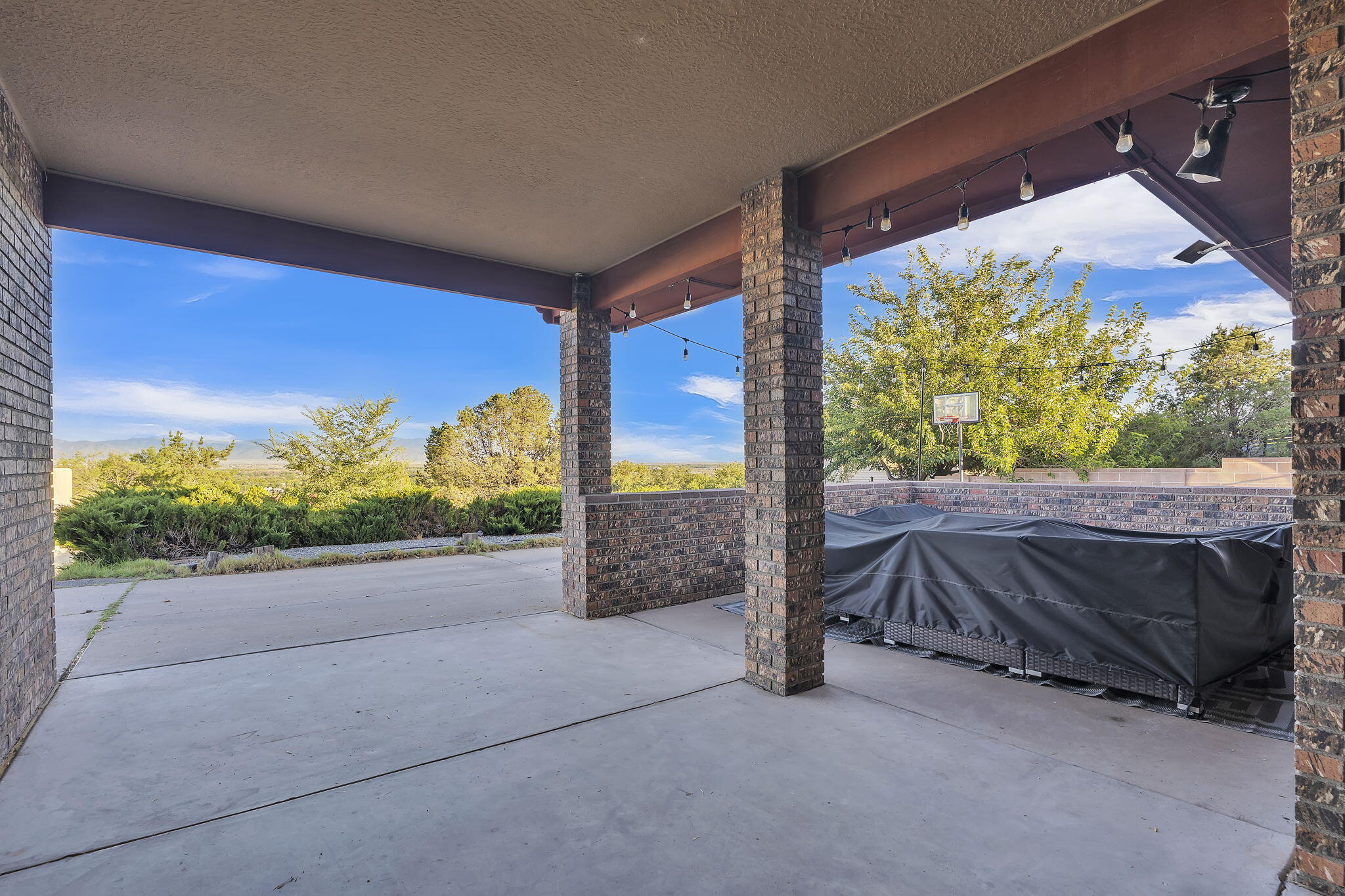 981 Hillside Court SW
