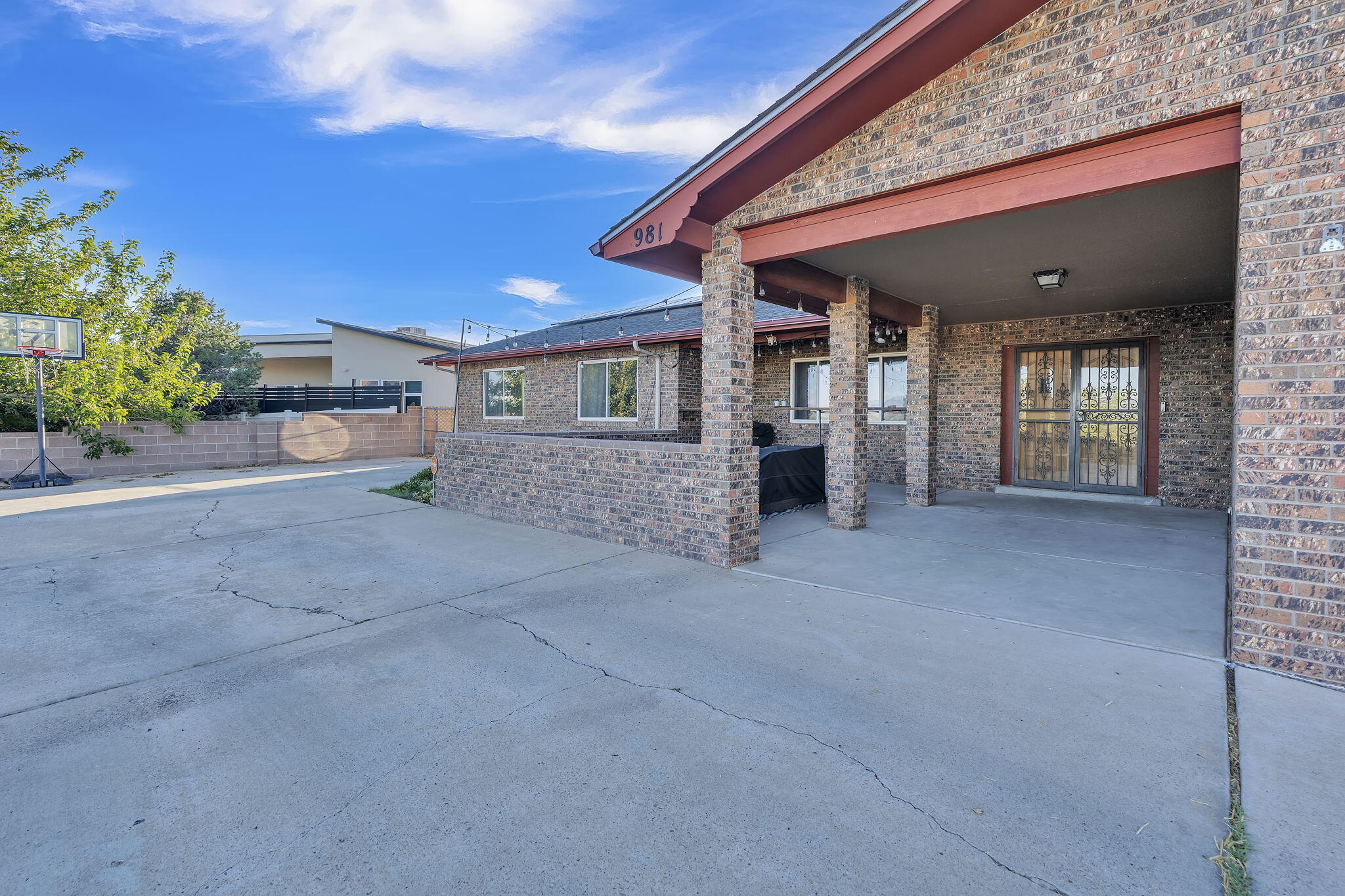 981 Hillside Court SW