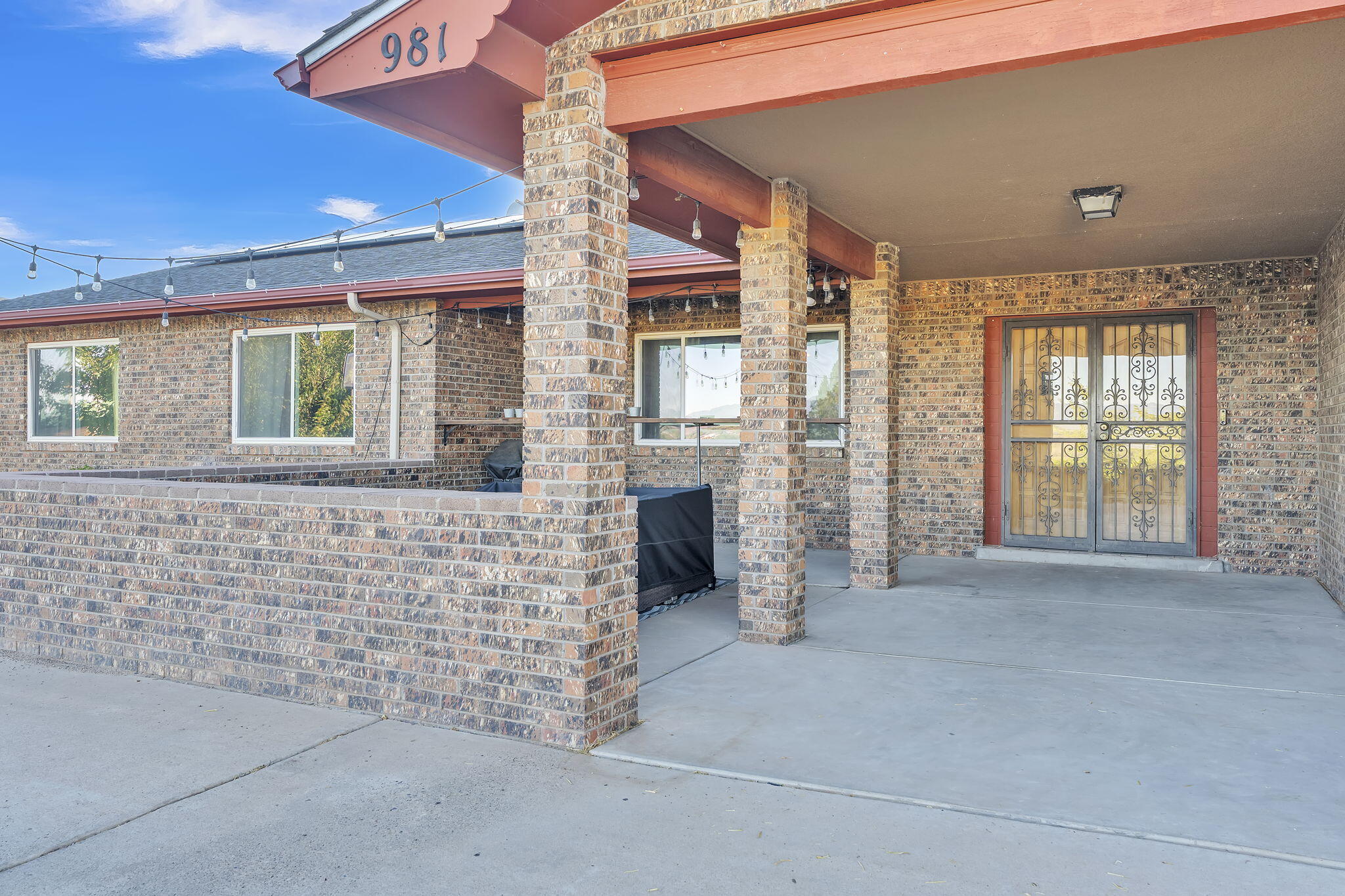 981 Hillside Court SW