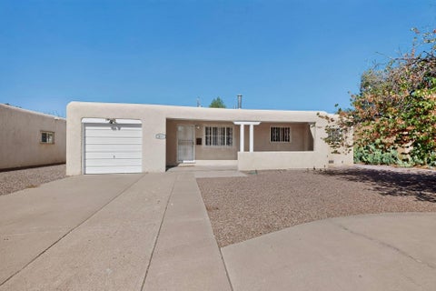 Photo of 825 Dakota Street SE, Albuquerque, NM 87108 (MLS # 1109857)