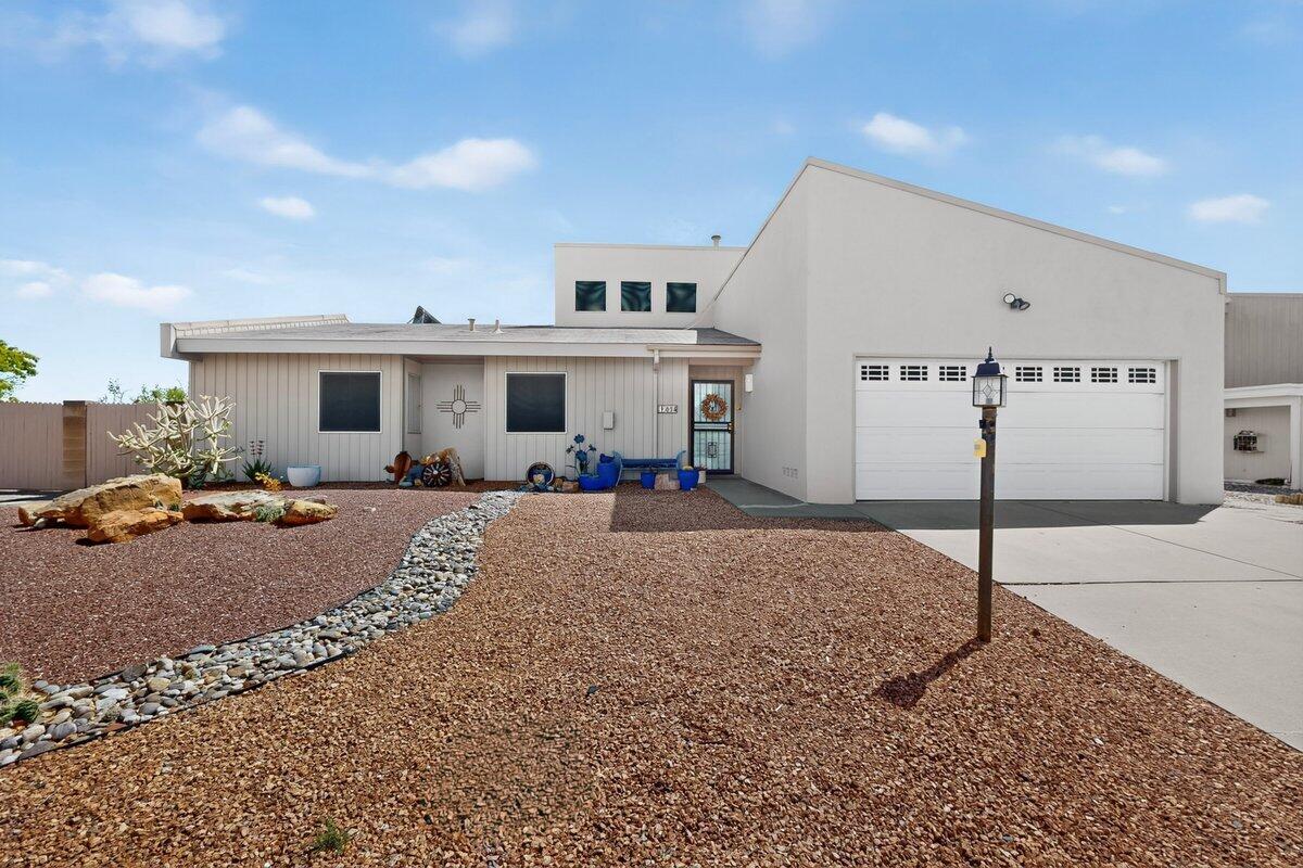 614 Lakeview Circle SE