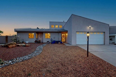 Photo of 614 Lakeview Circle SE, Rio Rancho, NM 87124 (MLS # 1111639)