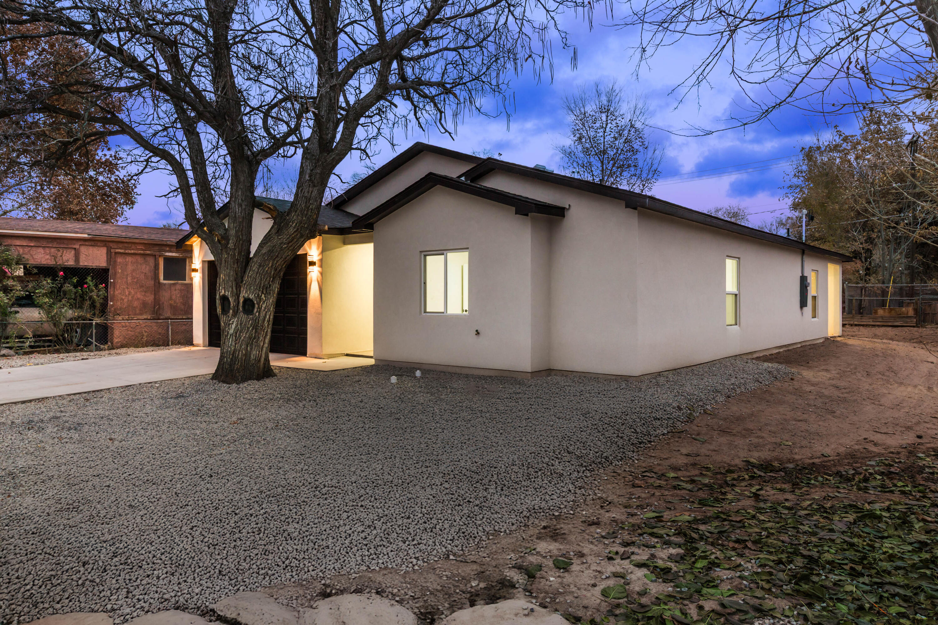 380 Deluvina Place SW