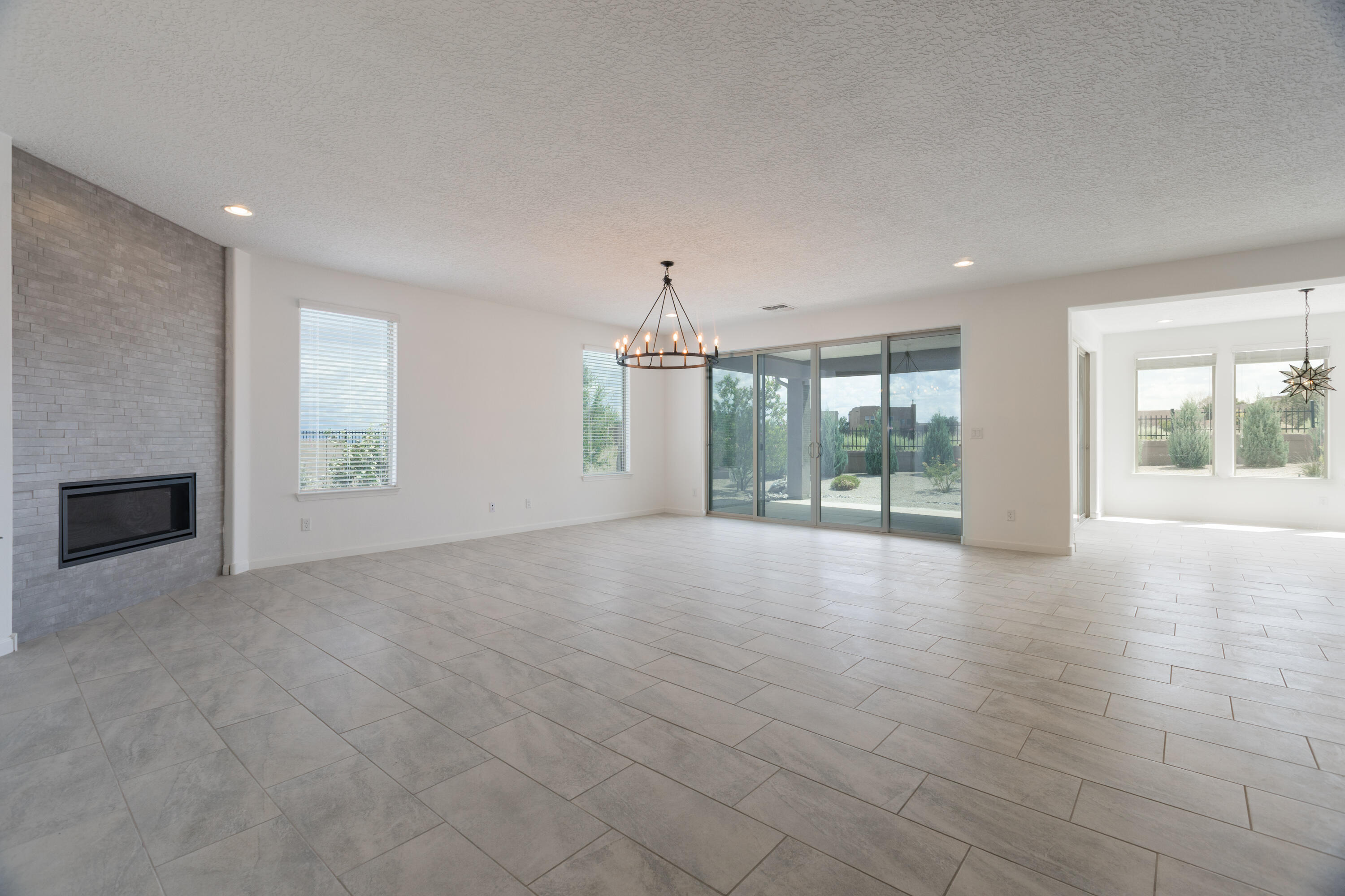 2729 KINGS CANYON Loop NE