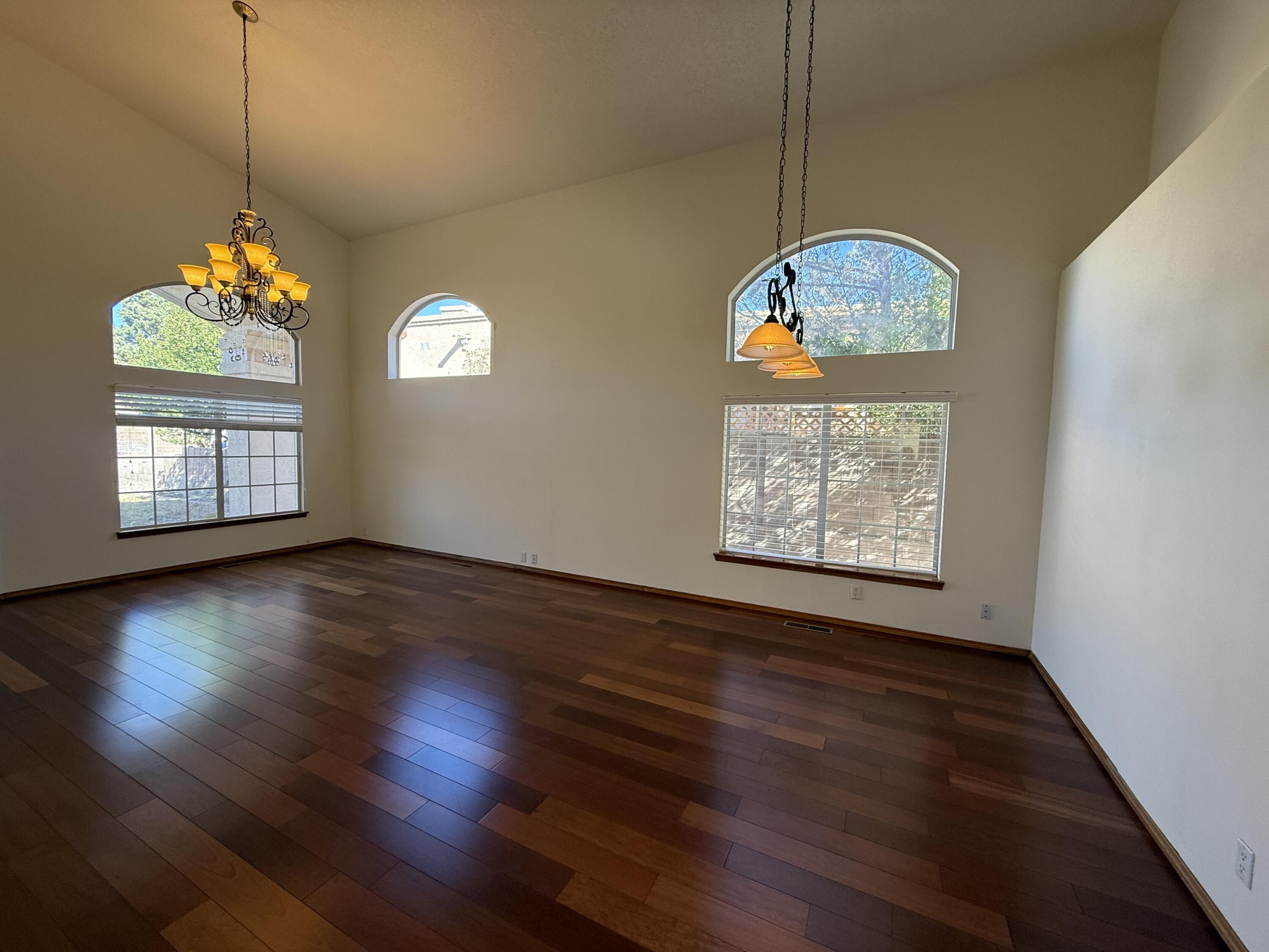 8212 Eagle Rock Avenue NE