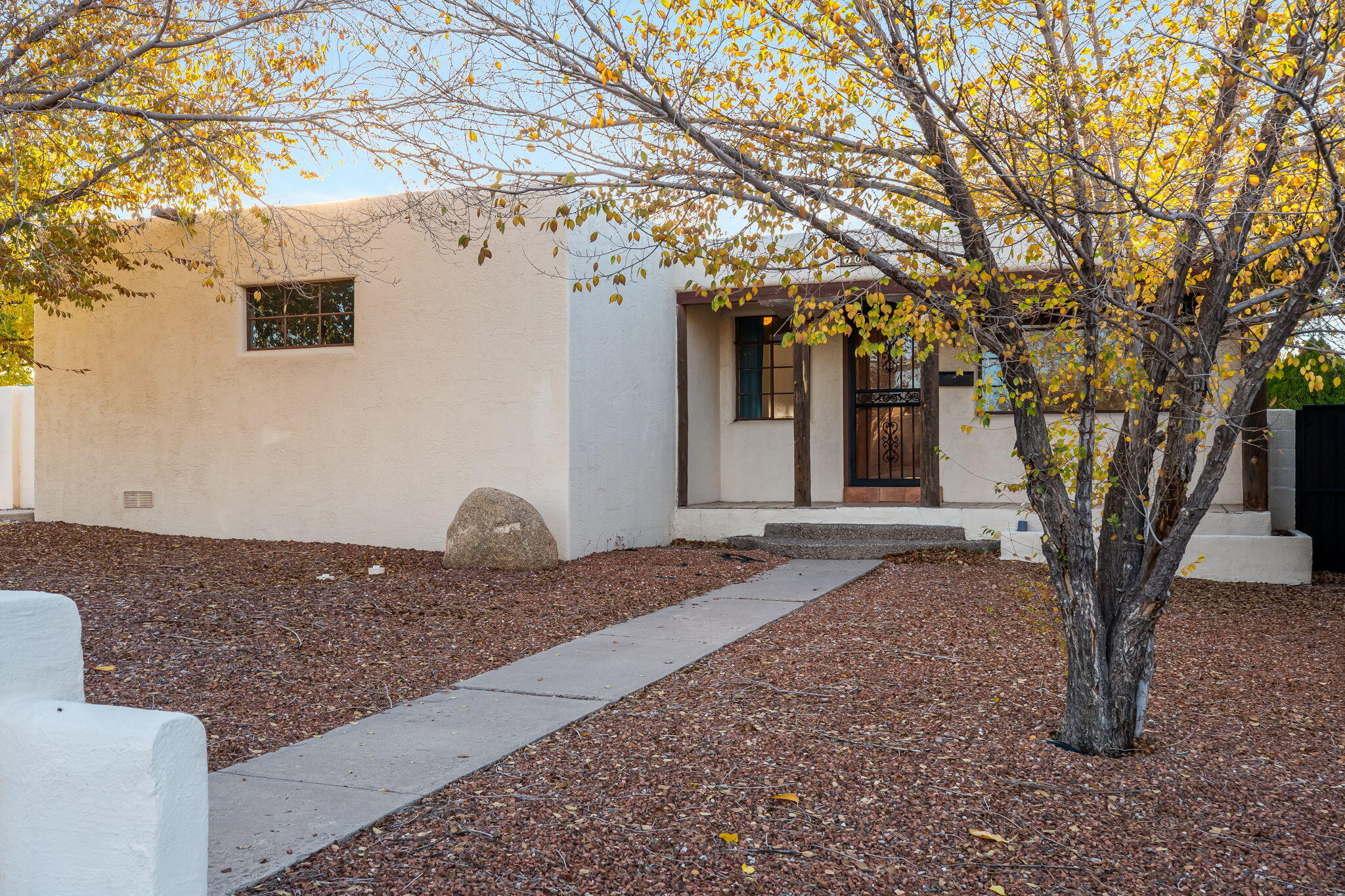 701 Laguayra Drive NE