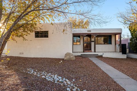 Photo of 701 Laguayra Drive NE, Albuquerque, NM 87108 (MLS # 1095158)