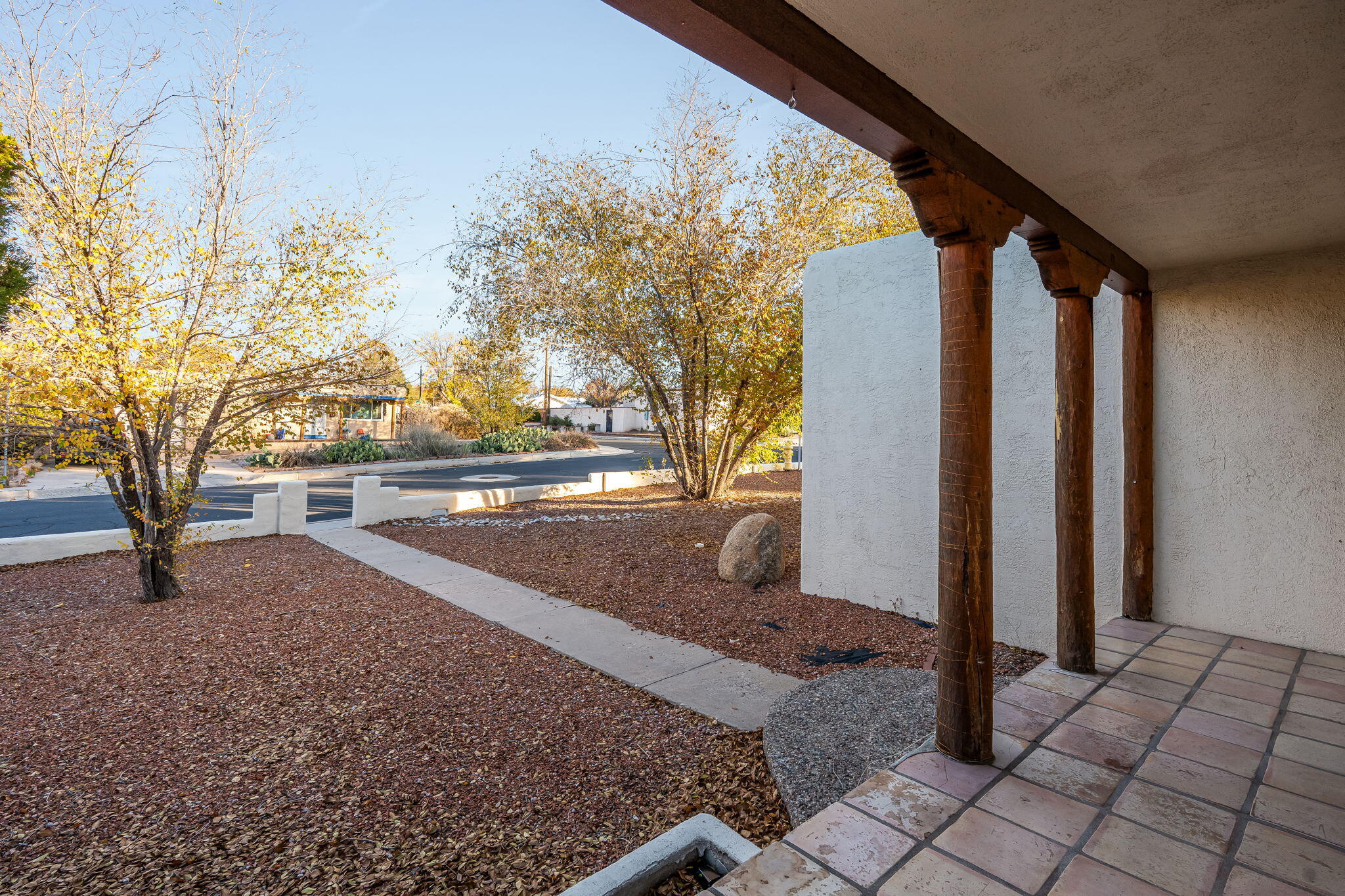 701 Laguayra Drive NE