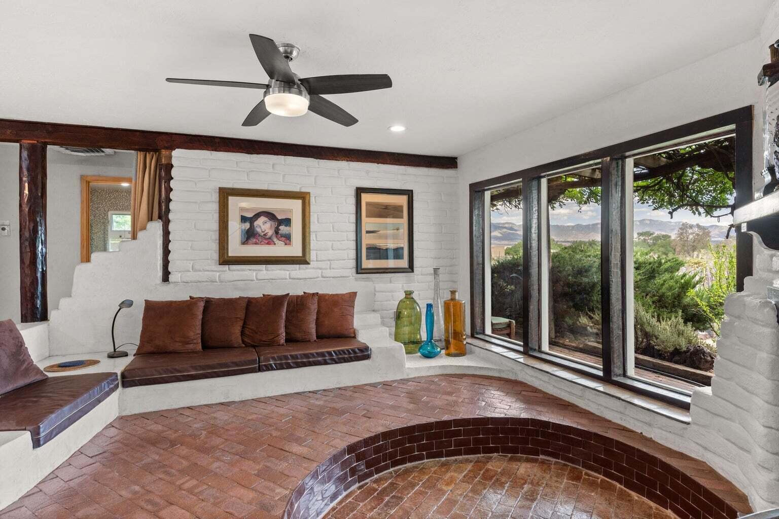416 Camino Arco Iris