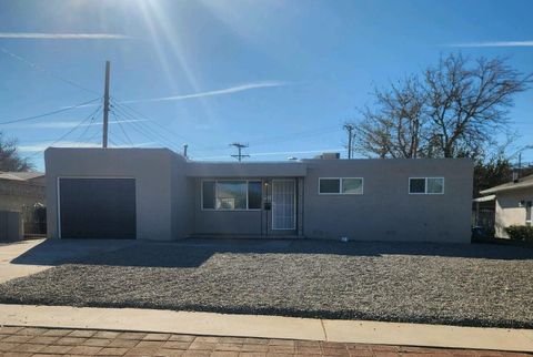 Photo of 9820 Aztec Road NE, Albuquerque, NM 87111 (MLS # 1096058)