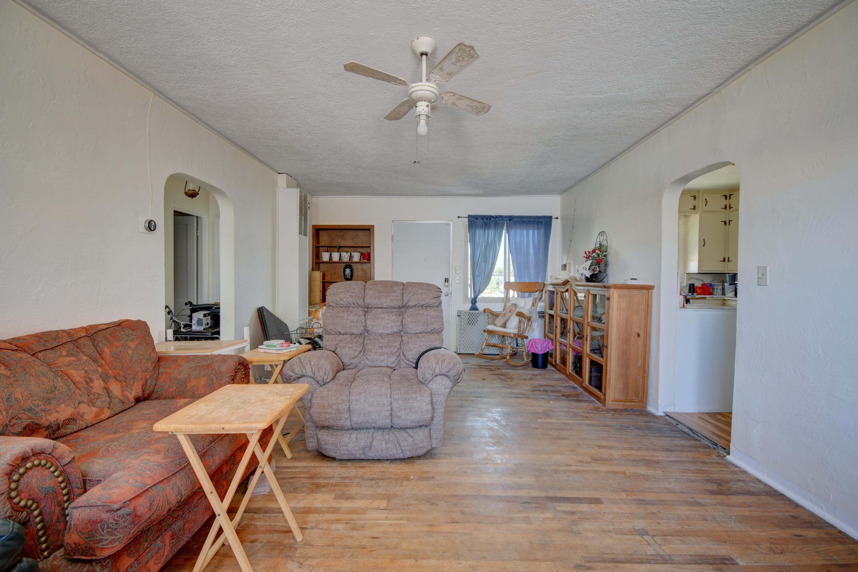1008 W Castillo Avenue