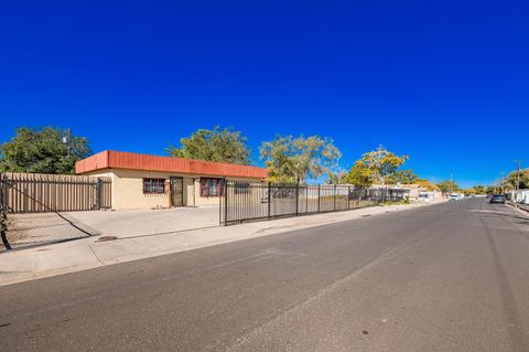 Photo of 213 Dallas Street NE, Albuquerque, NM 87108 (MLS # 1093942)
