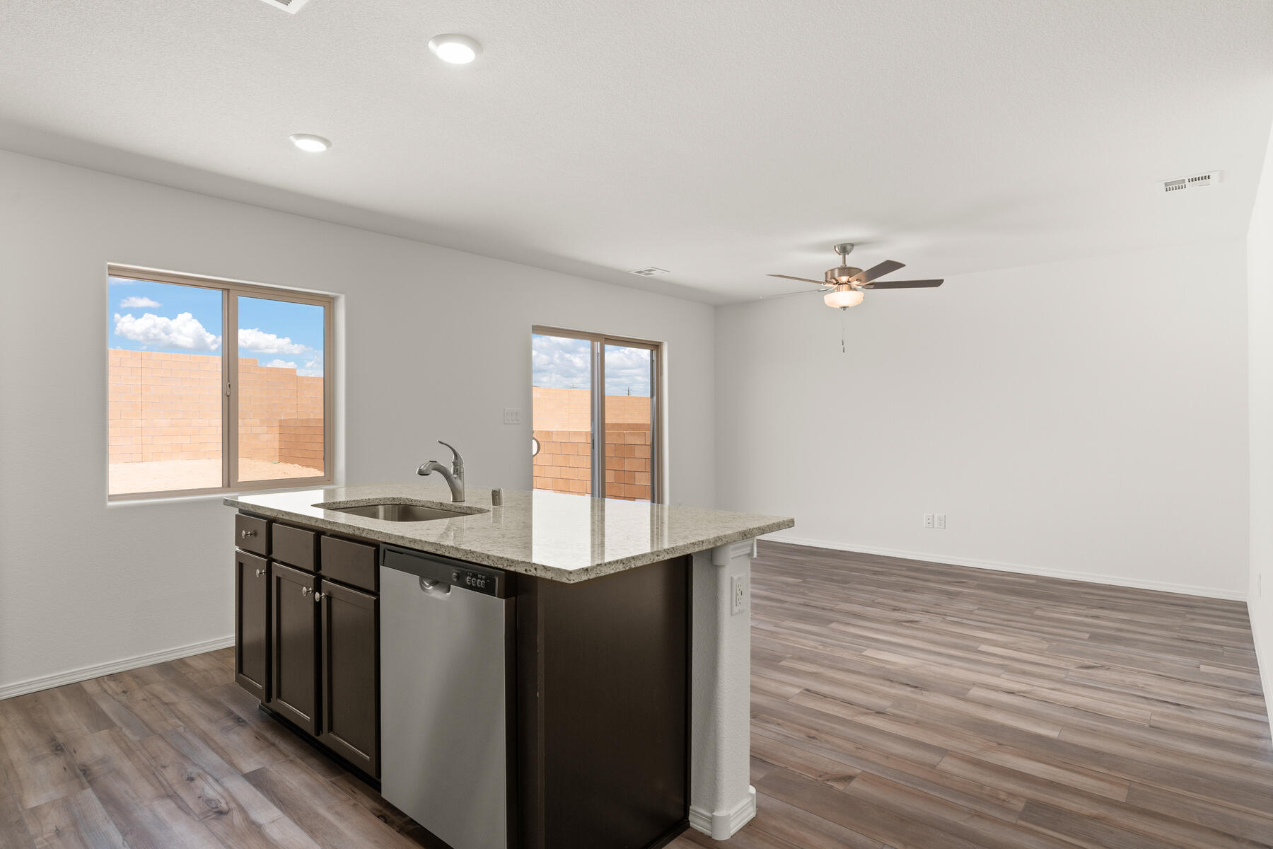 5079 Findley Street, Los Lunas, New Mexico image 2