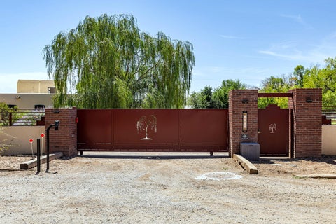Photo of 1718 Avenida Las Campanas NW, Los Ranchos, NM 87107 (MLS # 1110177)