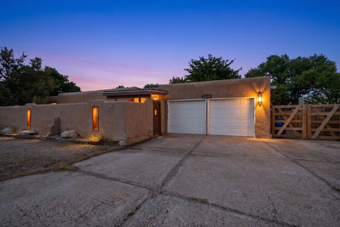 Homes For Sale - 3300 La Mancha Drive<br/> Albuquerque, NM 87104