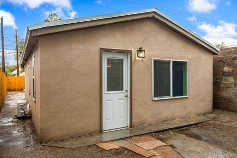 Photo of 917 Edith Boulevard SE, Albuquerque, NM 87102 (MLS # 1111518)