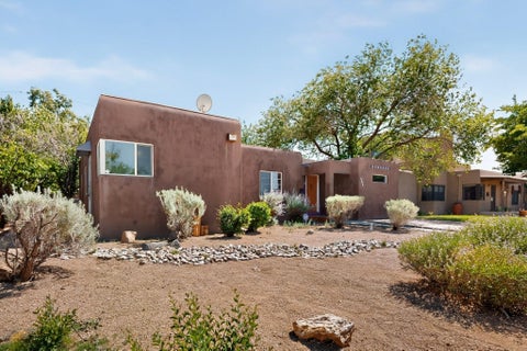 Homes For Sale - 3020 Mackland Avenue<br/> Bernalillo County, Albuquerque, NM 87106