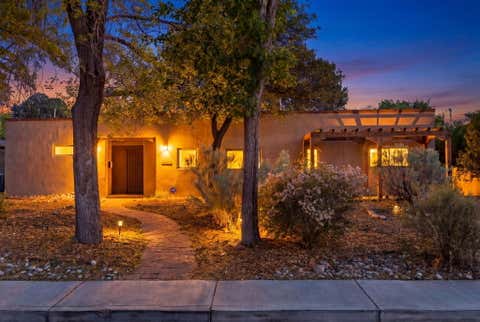 Homes For Sale - 808 Parkland Circle<br/> Bernalillo County, Albuquerque, NM 87108