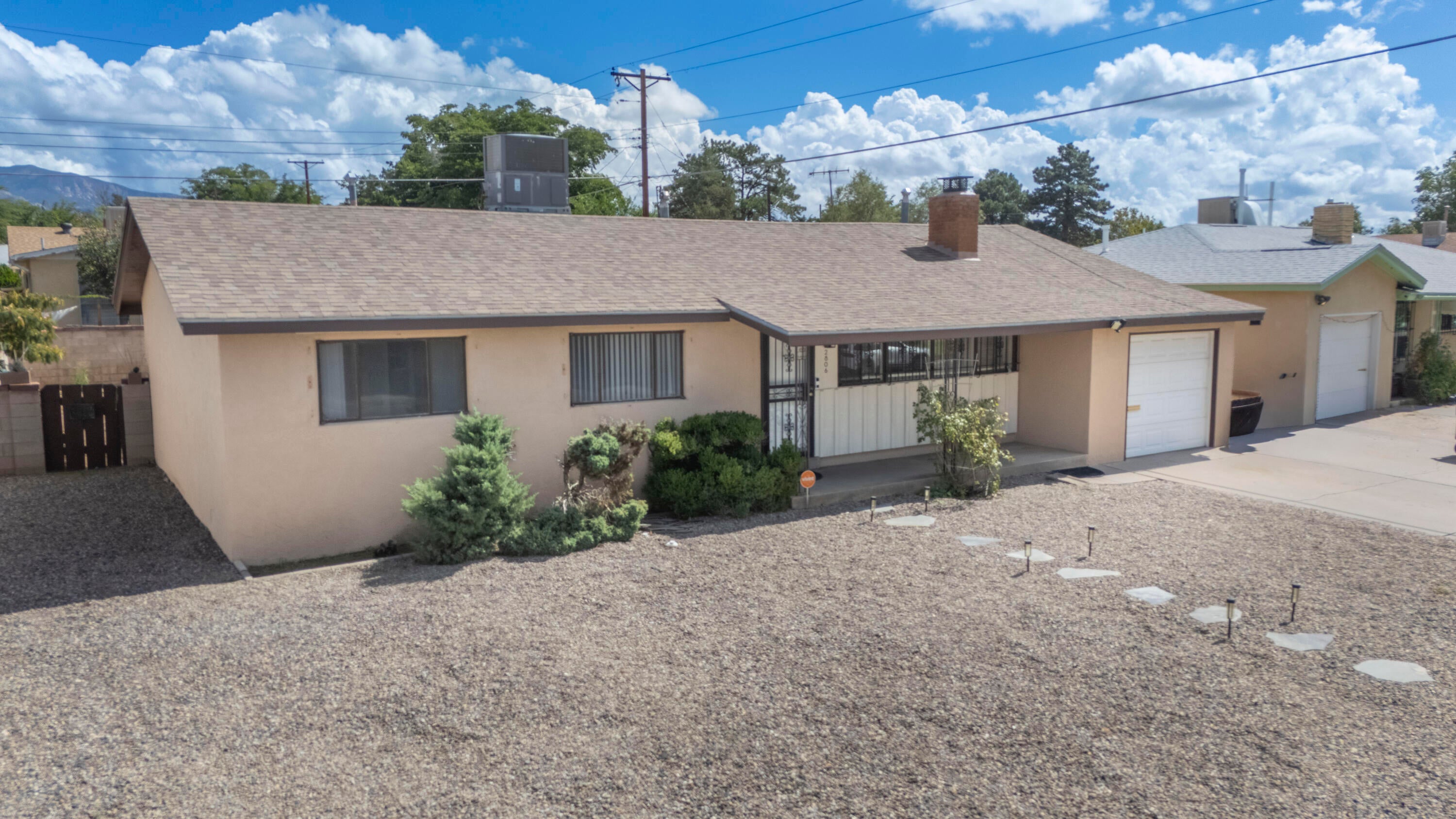 2806 Palomas Drive NE