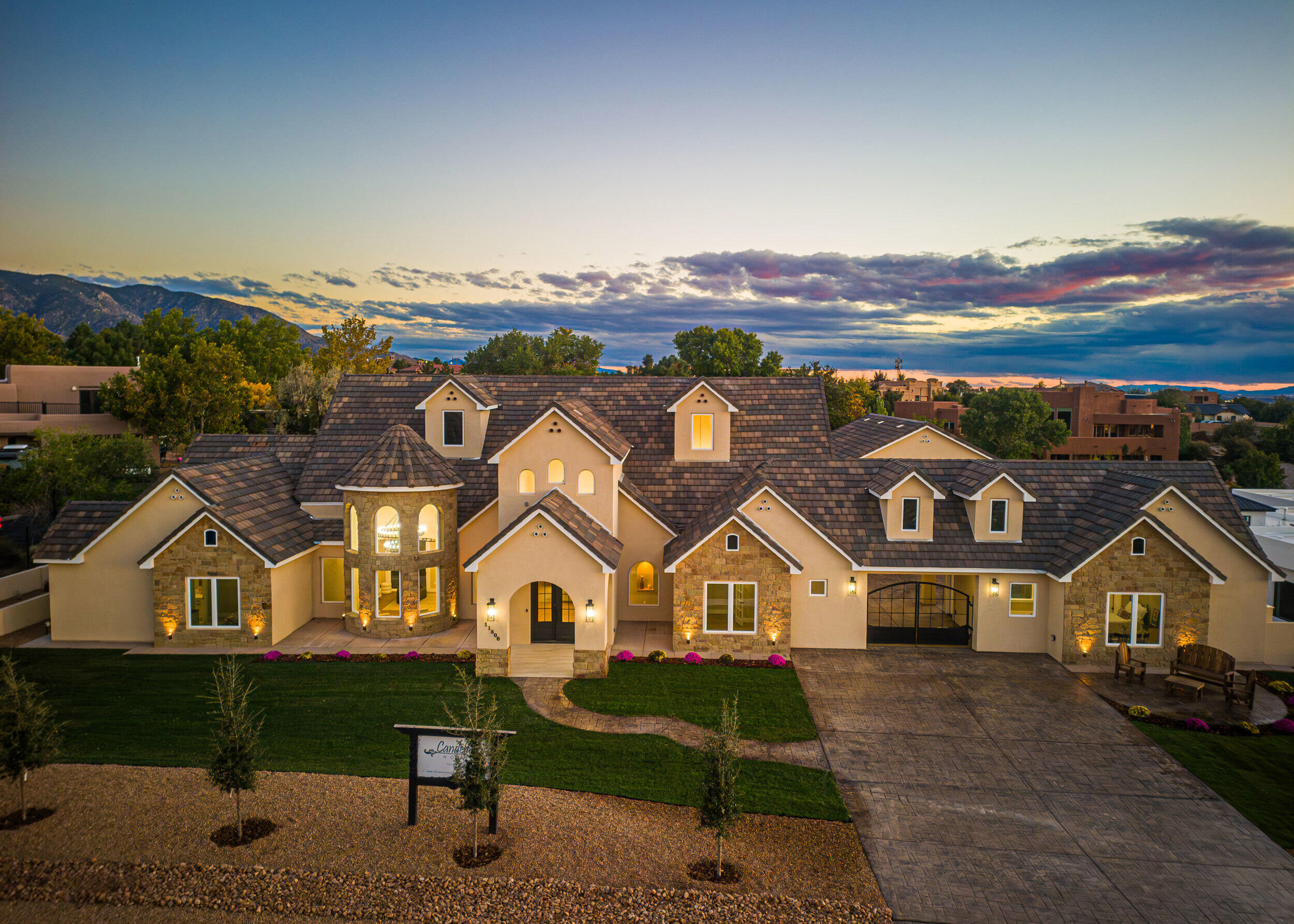 11800 ANAHEIM Avenue NE