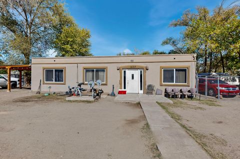 Photo of 1407 De Baca Circle SW, Albuquerque, NM 87105 (MLS # 1094033)