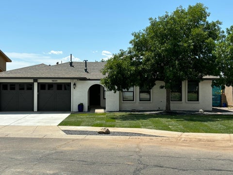 Photo of 5605 Chelwood Park Boulevard NE, Albuquerque, NM 87111 (MLS # 1111843)