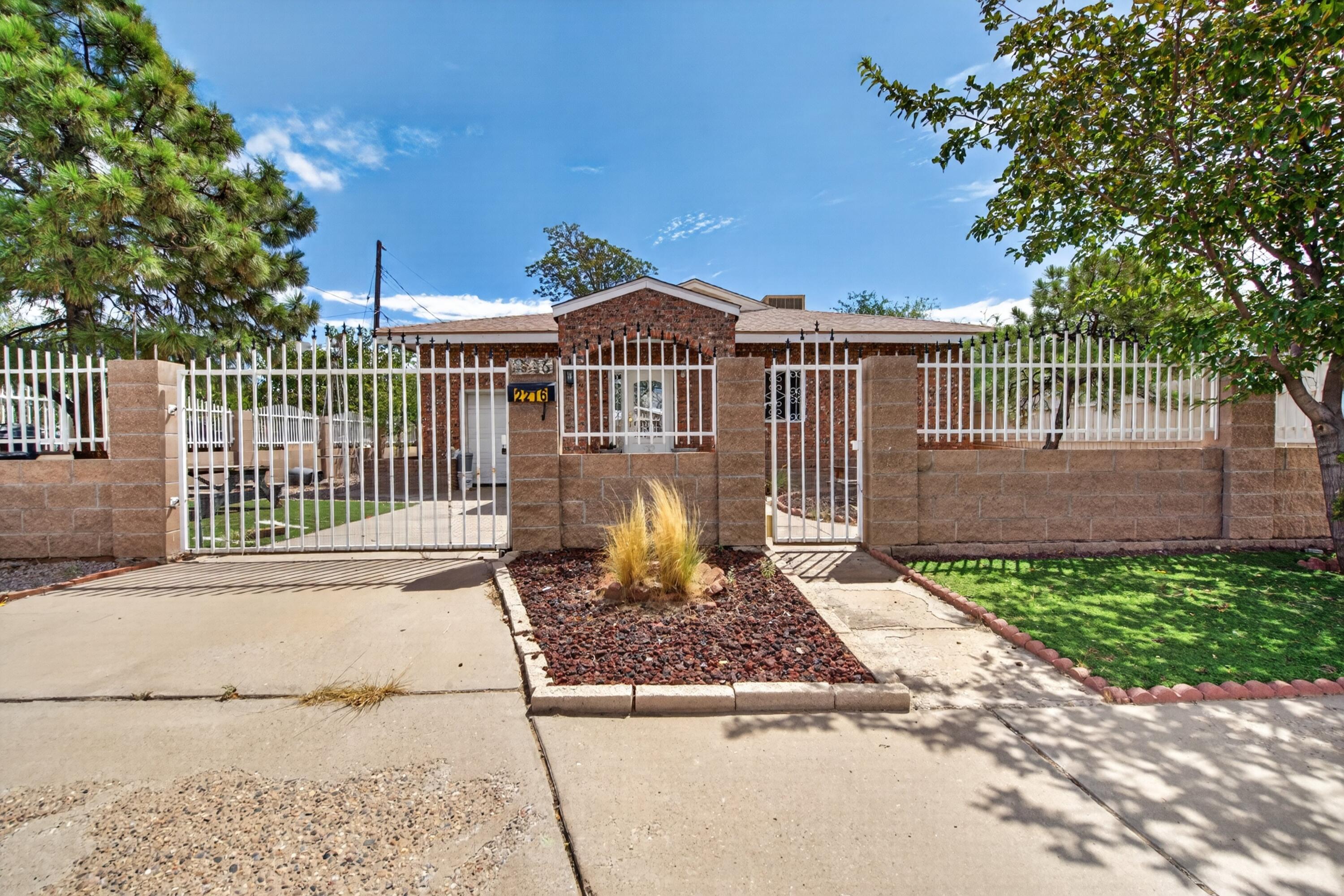 2216 E Commercial Street NE