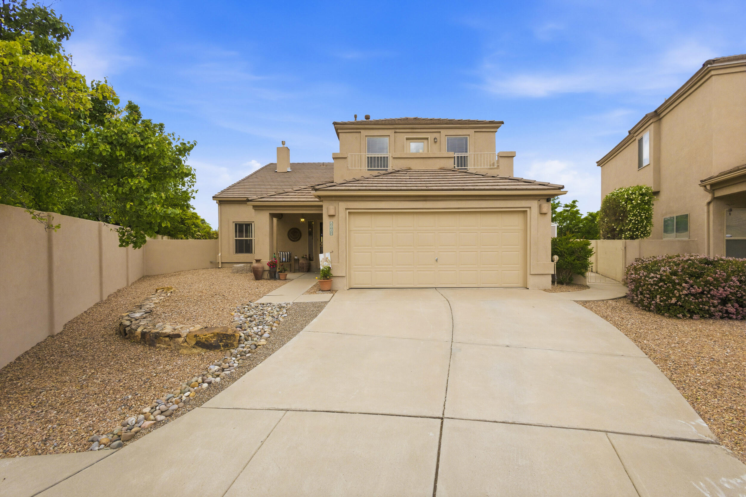 8001 Oso Feliz Drive NE